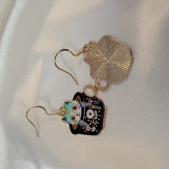 Folk Art Teacup Tabby Drop Earrings, S925 - Picture 6 of 6